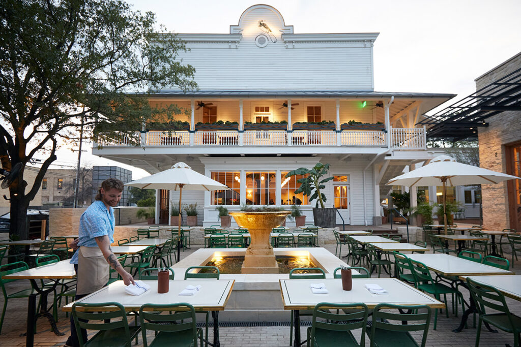 Carriqui Courtyard View of Carriqui House GG