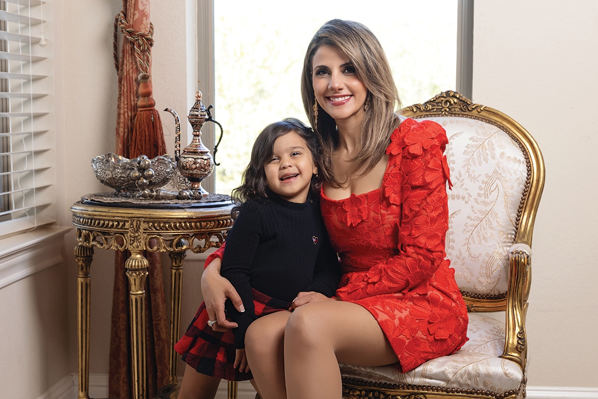 SARAH FORGANY WITH HER DAUGHTER